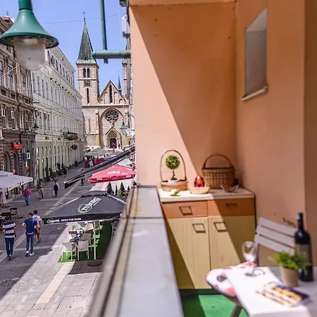 Cute And Cozy Studio - Excellent Location Apartment *