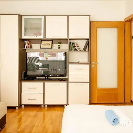 Cute And Cozy Studio - Excellent Location Saraievo